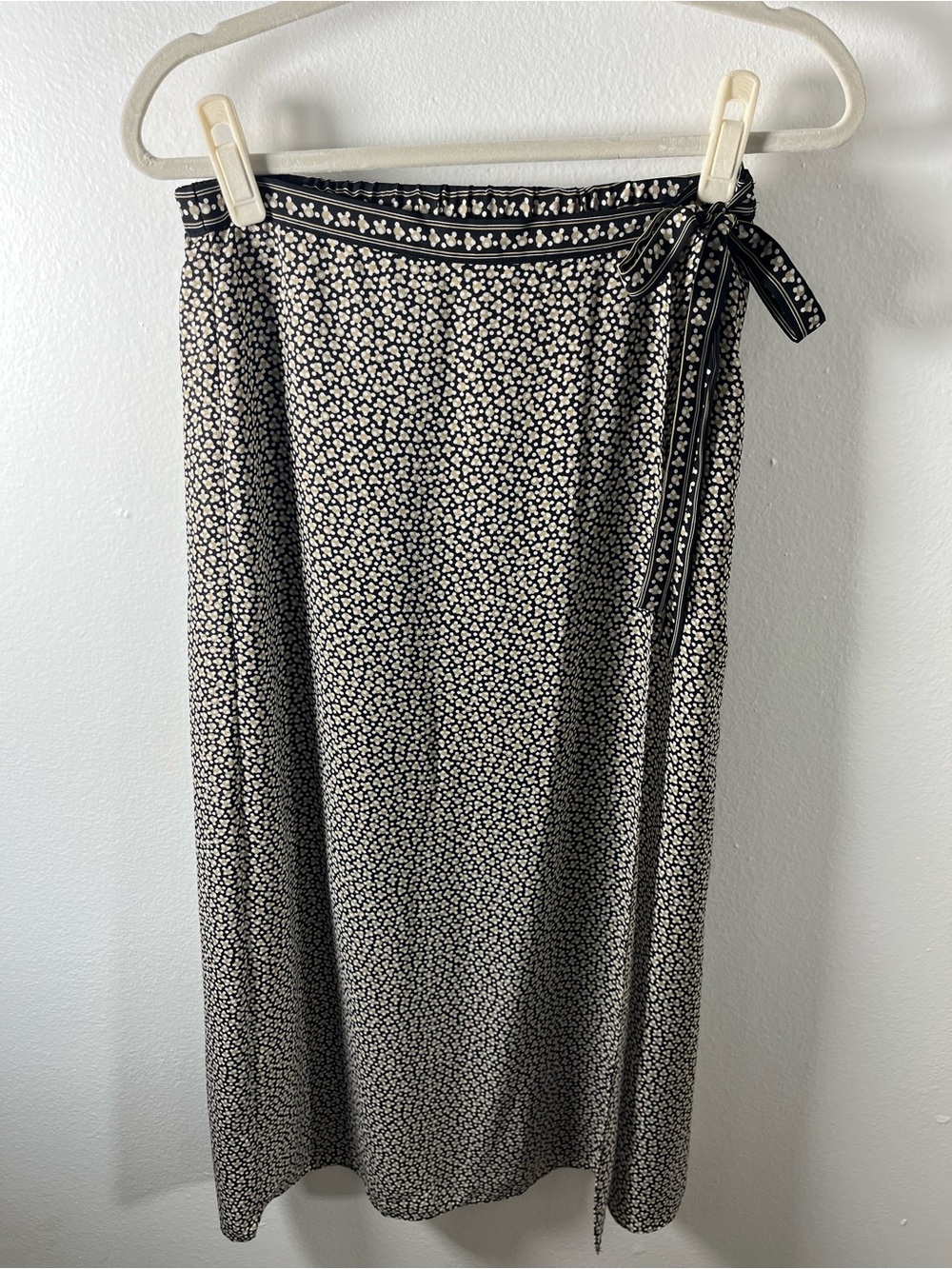 MAX STUDIO SIZE S Black and White Floral Midi Wrap Skirt with Side Tie